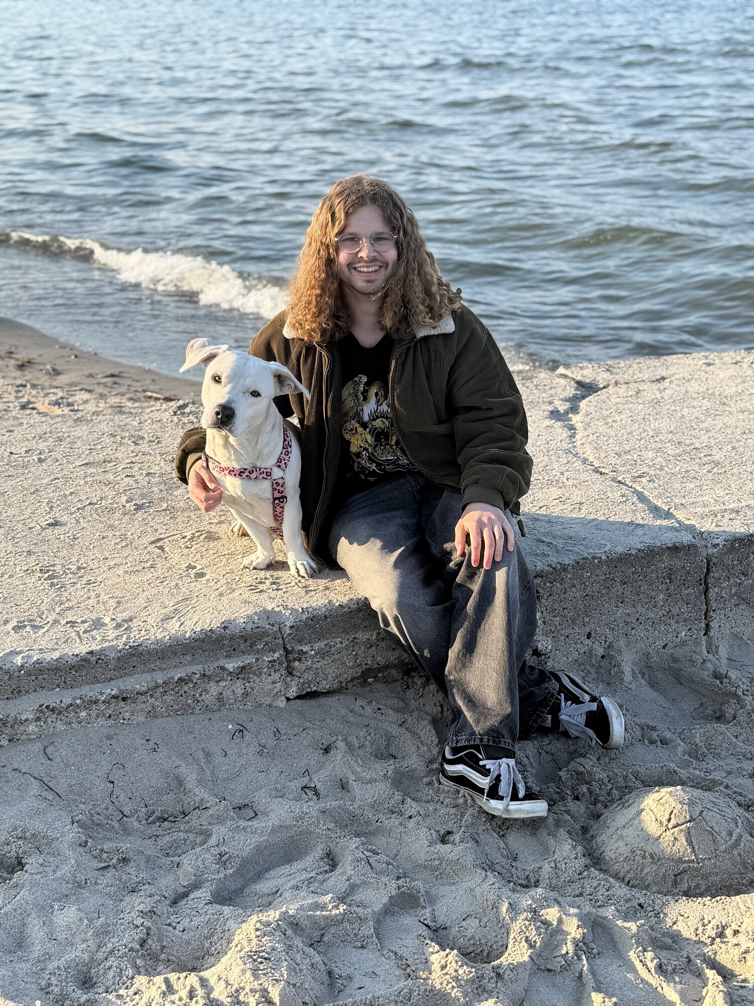 Hauke Schnau with his dog at the beach